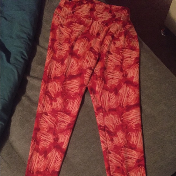 Lularoe valentine leggings - Picture 1 of 2